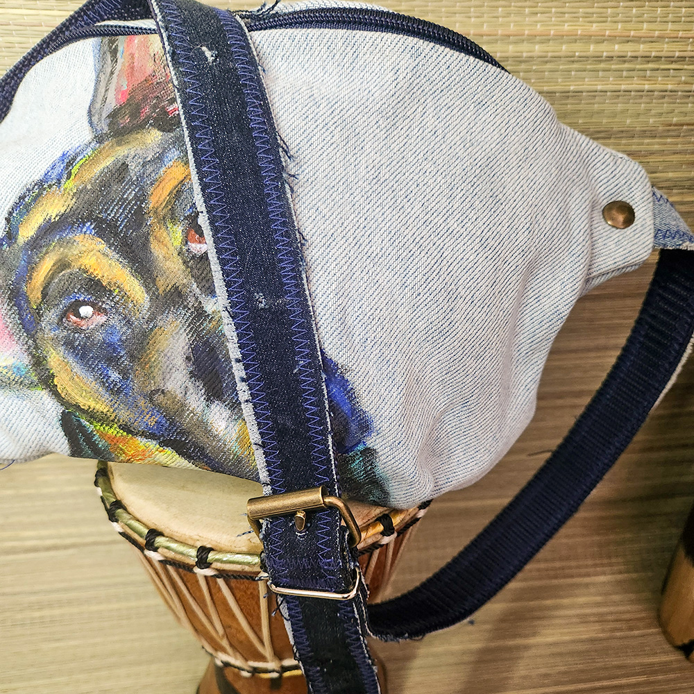 Bauchtasche aus recyceltem Jeansstoff | Handgefertigtes Unikat | Bauchtasche mit Motiv