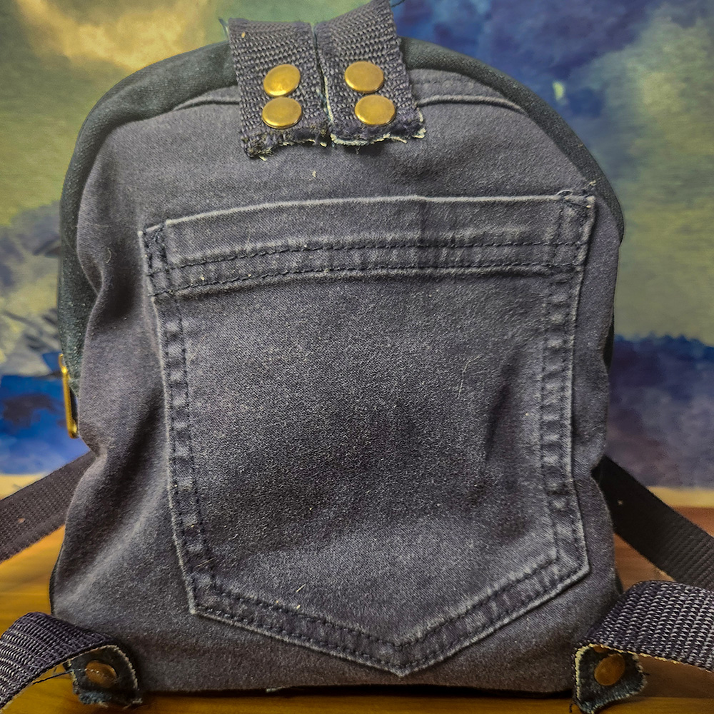 Rucksack aus recyceltem Jeansstoff | Handgefertigtes Unikat | Rucksack mit Motiv – Bild 5