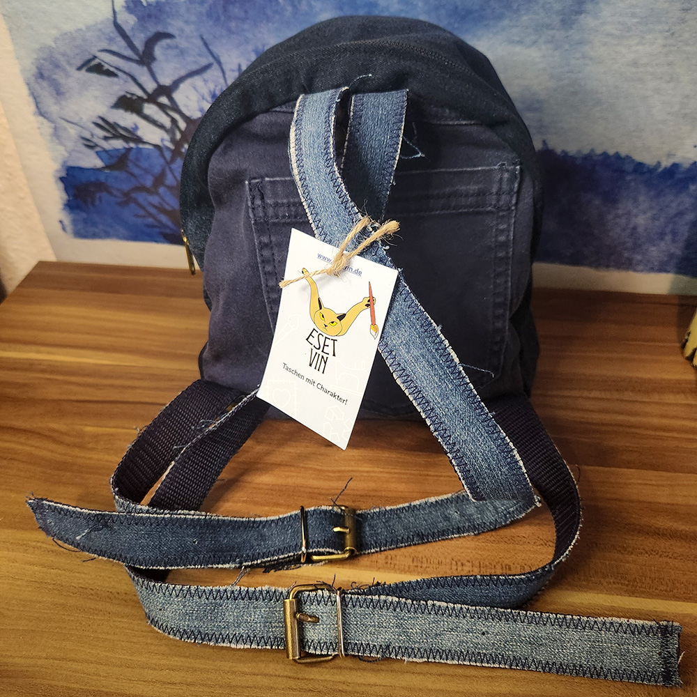 Rucksack aus recyceltem Jeansstoff | Handgefertigtes Unikat | Rucksack mit Motiv – Bild 6
