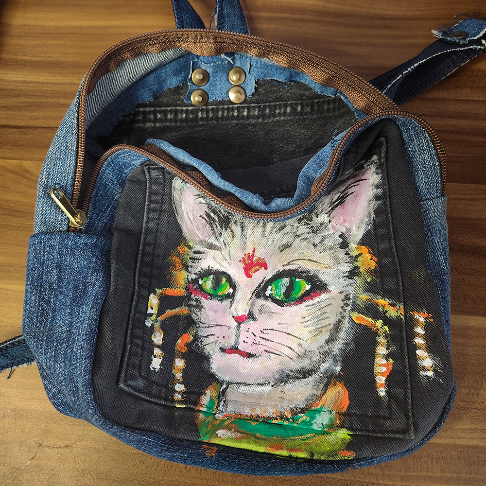 Rucksack aus recyceltem Jeansstoff | Handgefertigtes Unikat | Rucksack mit Motiv – Bild 2