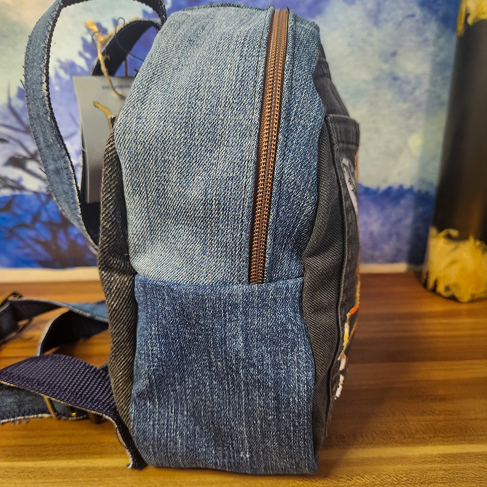 Rucksack aus recyceltem Jeansstoff | Handgefertigtes Unikat | Rucksack mit Motiv – Bild 4