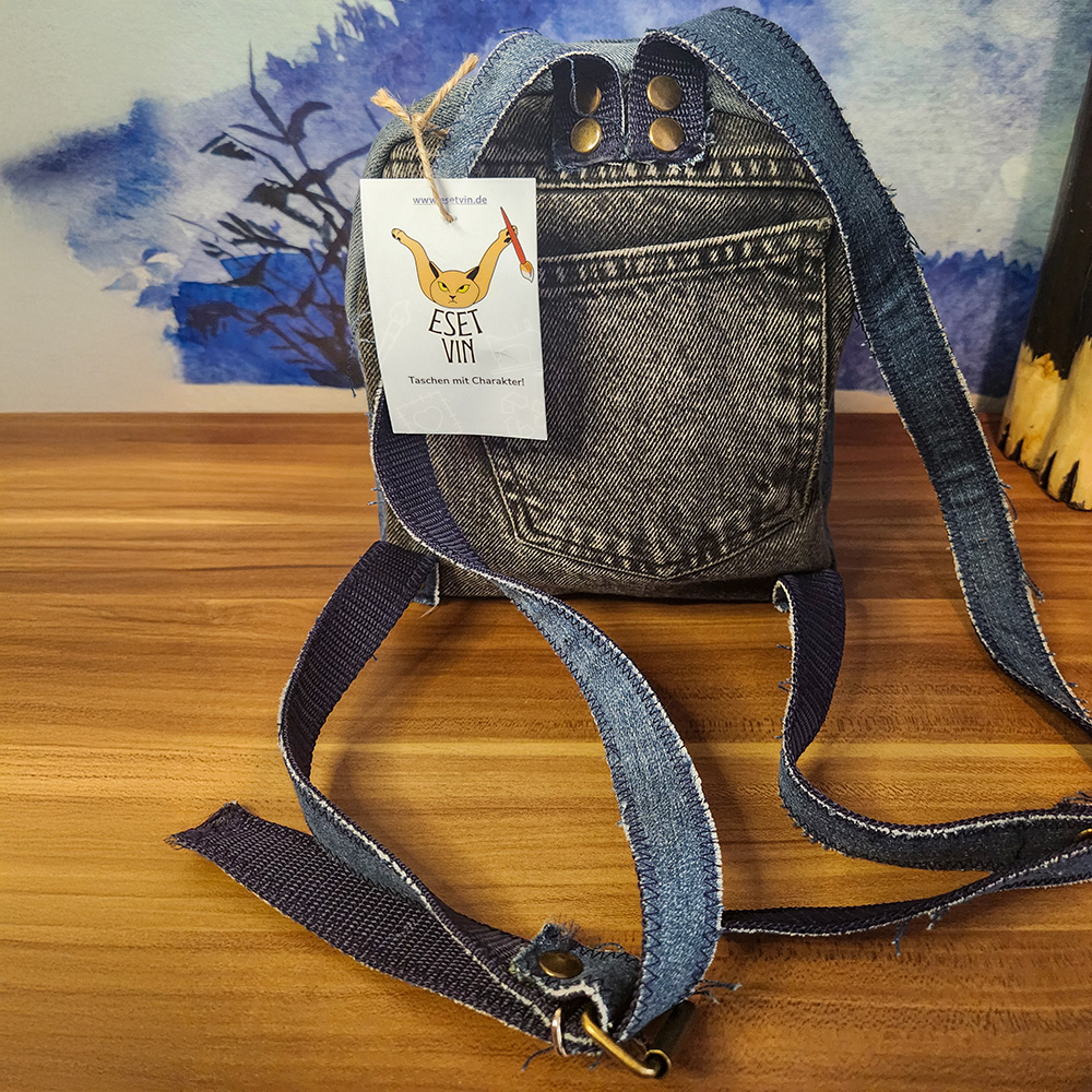Rucksack aus recyceltem Jeansstoff | Handgefertigtes Unikat | Rucksack mit Motiv – Bild 3