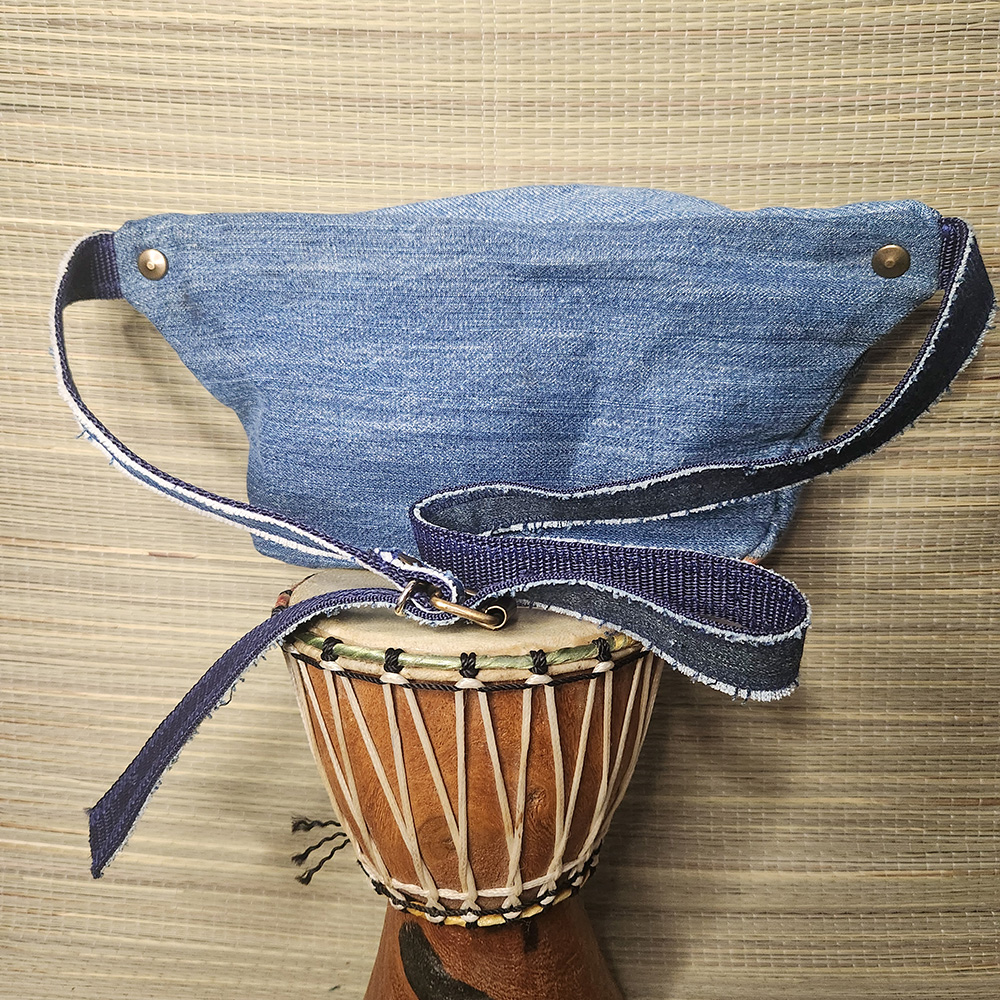 Bauchtasche aus recyceltem Jeansstoff | Handgefertigtes Unikat | Bauchtasche mit Motiv