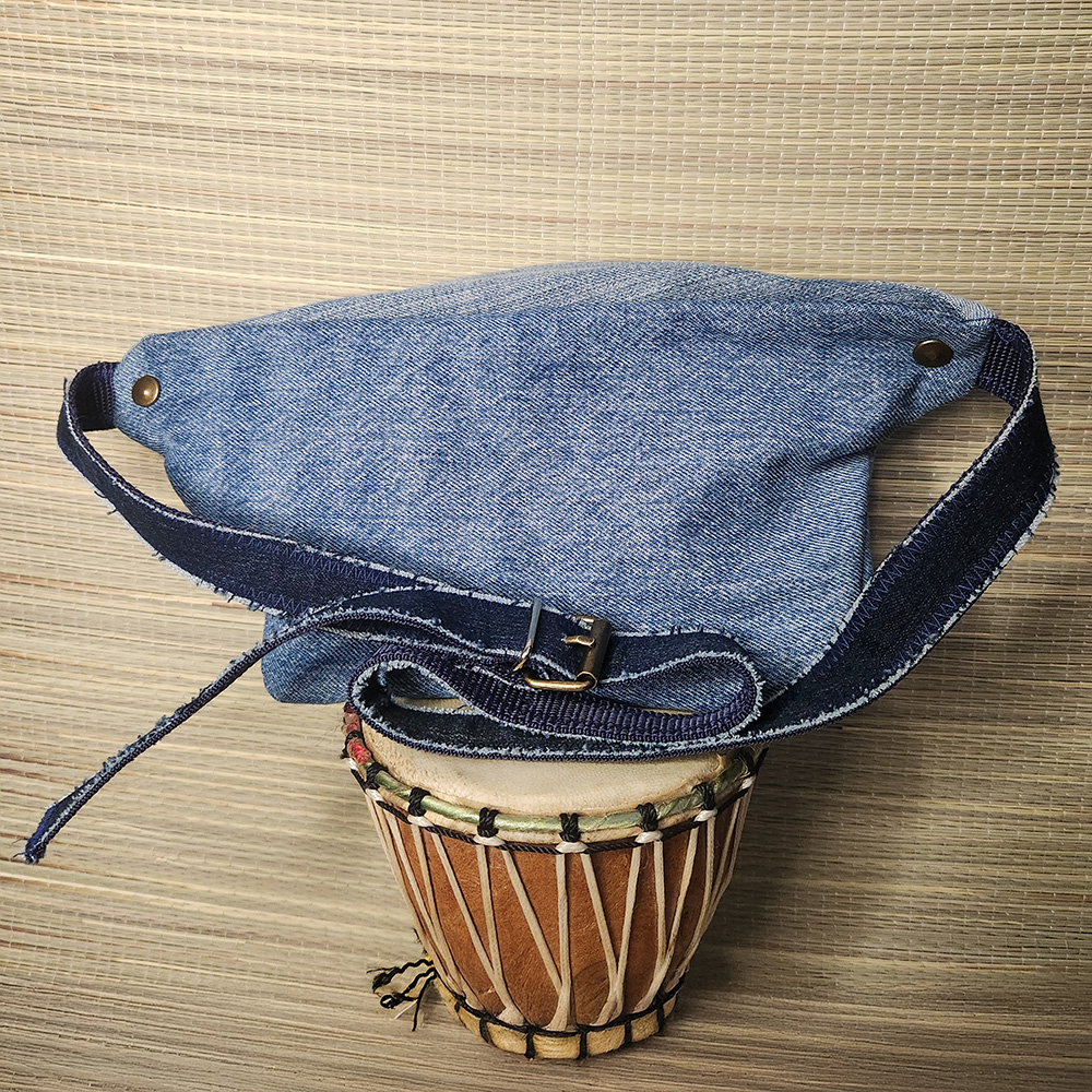 Bauchtasche aus recyceltem Jeansstoff | Handgefertigtes Unikat | Bauchtasche mit Motiv
