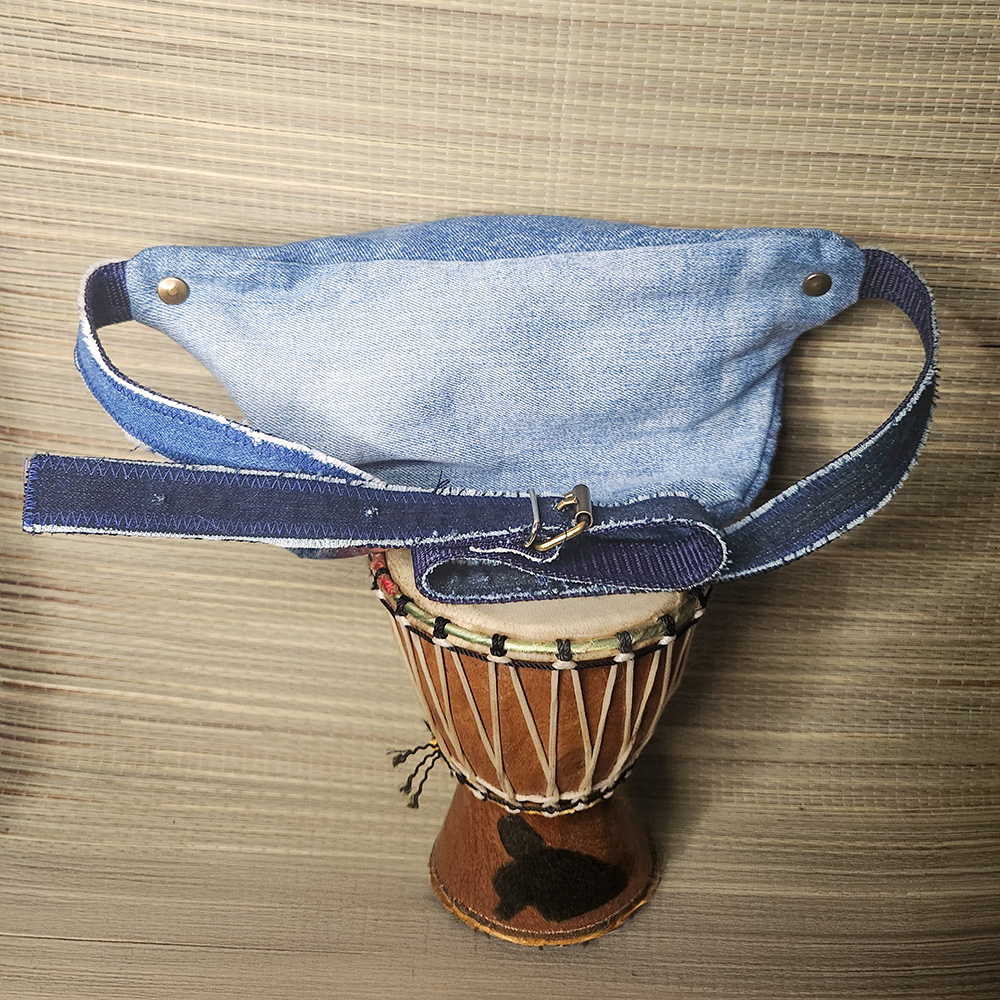 Bauchtasche aus recyceltem Jeansstoff | Handgefertigtes Unikat | Bauchtasche mit Motiv