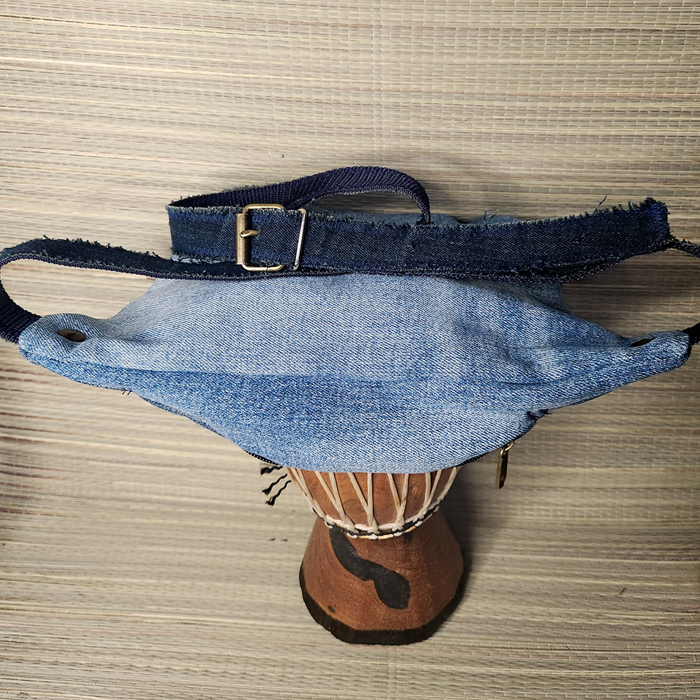 Bauchtasche aus recyceltem Jeansstoff | Handgefertigtes Unikat | Bauchtasche mit Motiv