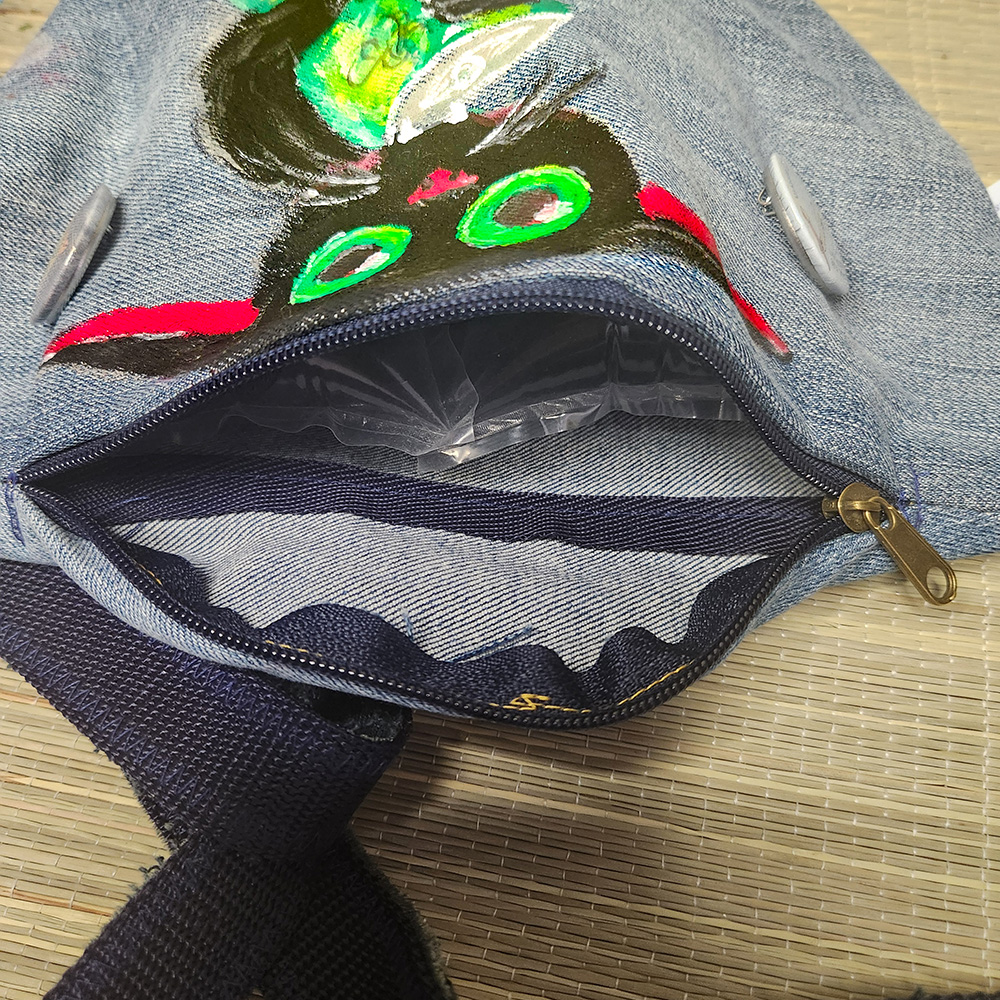 Bauchtasche aus recyceltem Jeansstoff | Handgefertigtes Unikat | Bauchtasche mit Motiv