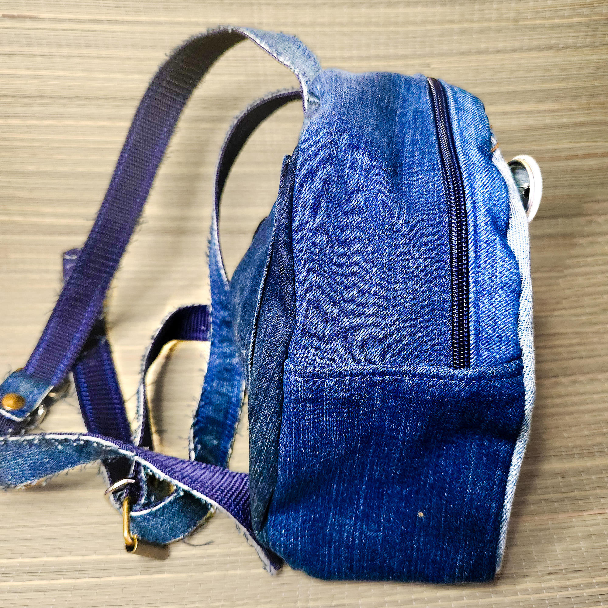 Rucksack aus recyceltem Jeansstoff | Handgefertigtes Unikat | Rucksack mit Motiv