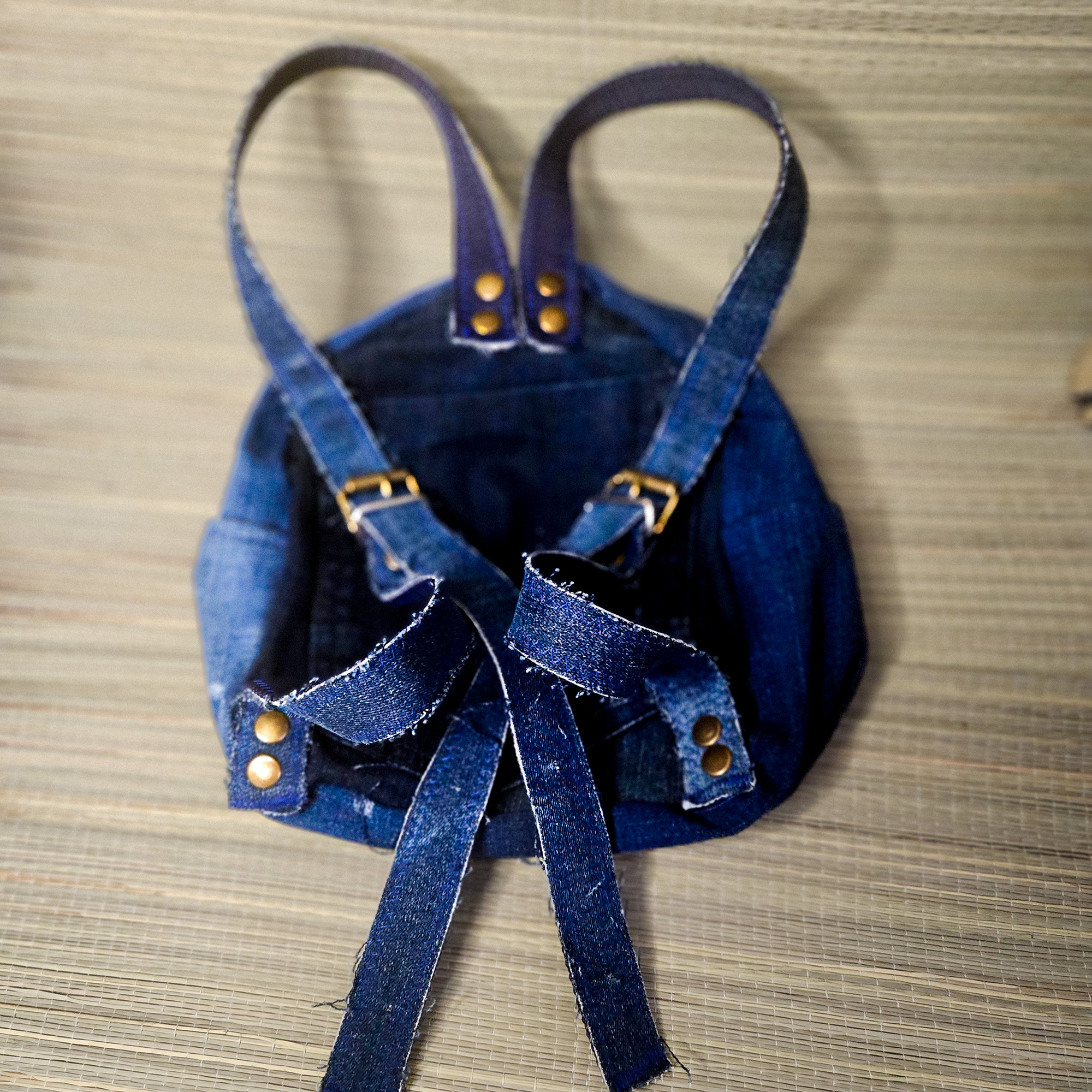 Rucksack aus recyceltem Jeansstoff | Handgefertigtes Unikat | Rucksack mit Motiv