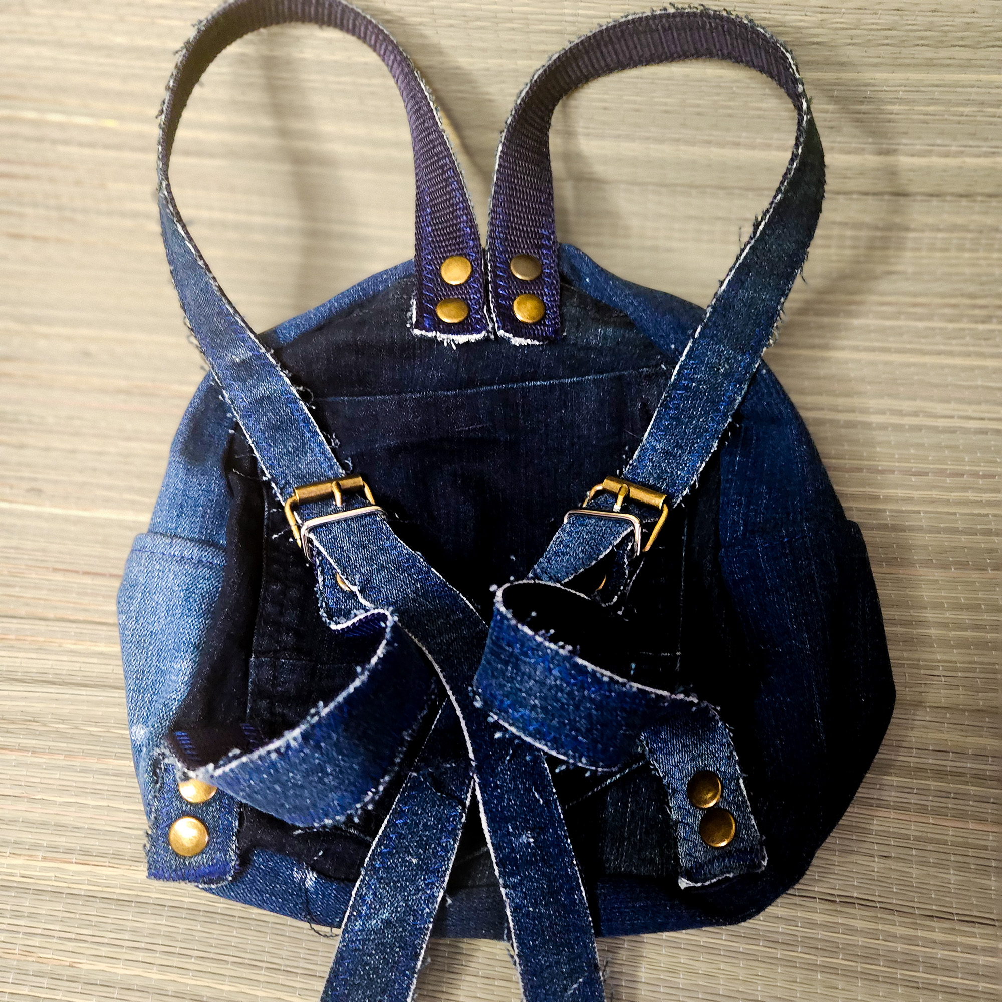 Rucksack aus recyceltem Jeansstoff | Handgefertigtes Unikat | Rucksack mit Motiv