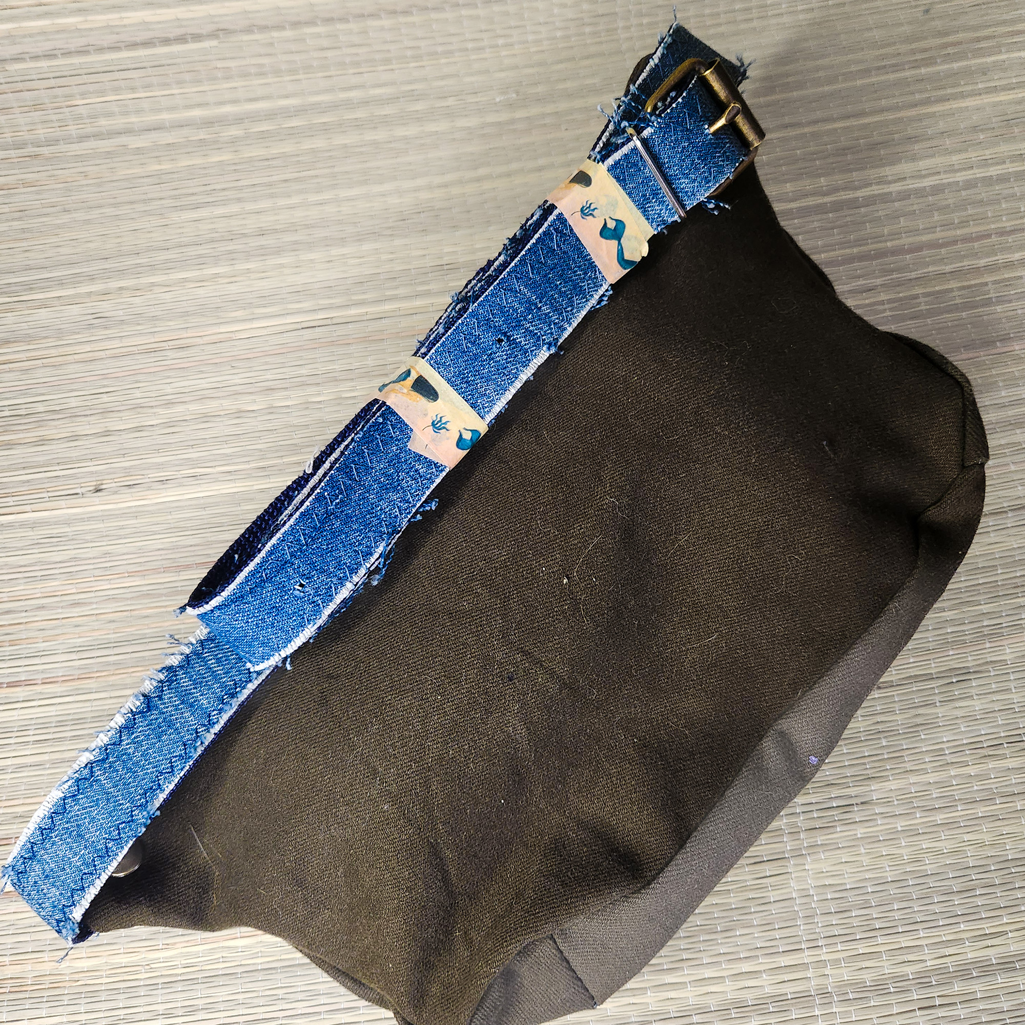 Bauchtasche aus recyceltem Jeansstoff | Handgefertigtes Unikat | Bauchtasche mit Motiv