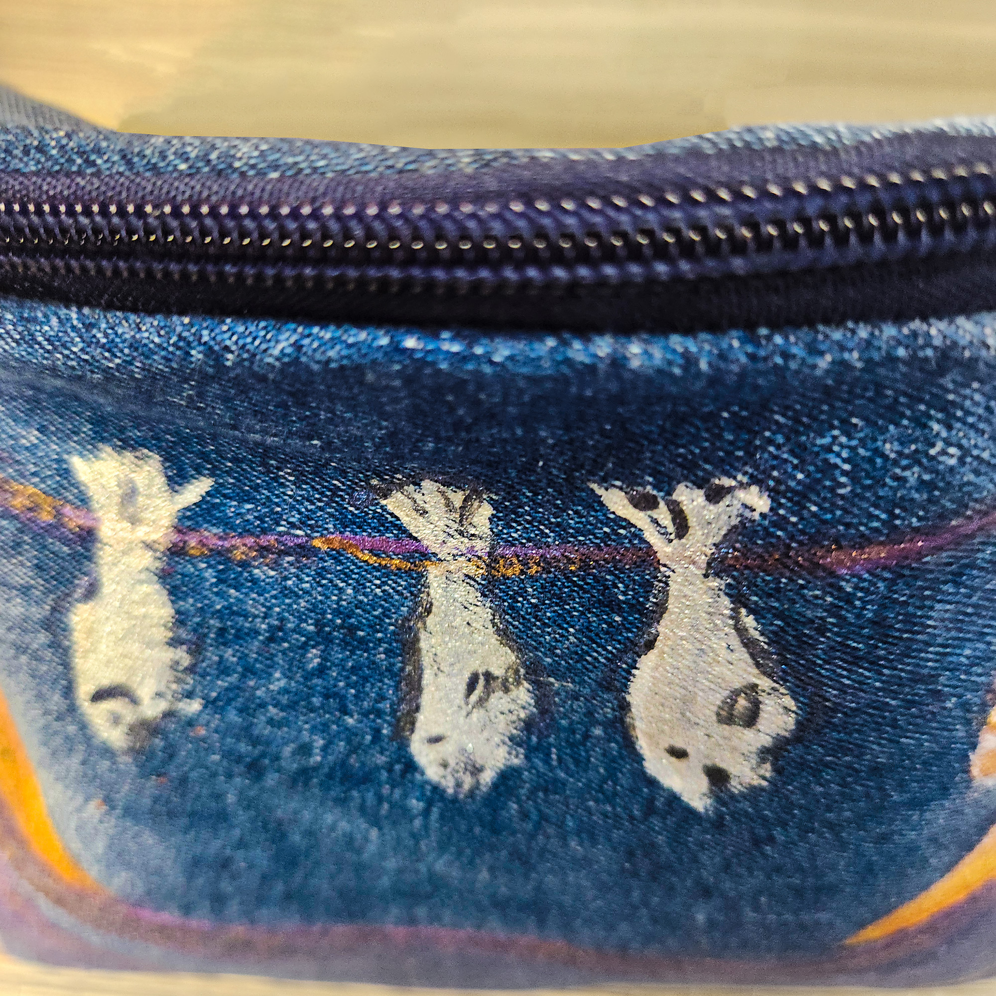 Bauchtasche aus recyceltem Jeansstoff | Handgefertigtes Unikat | Bauchtasche mit Motiv