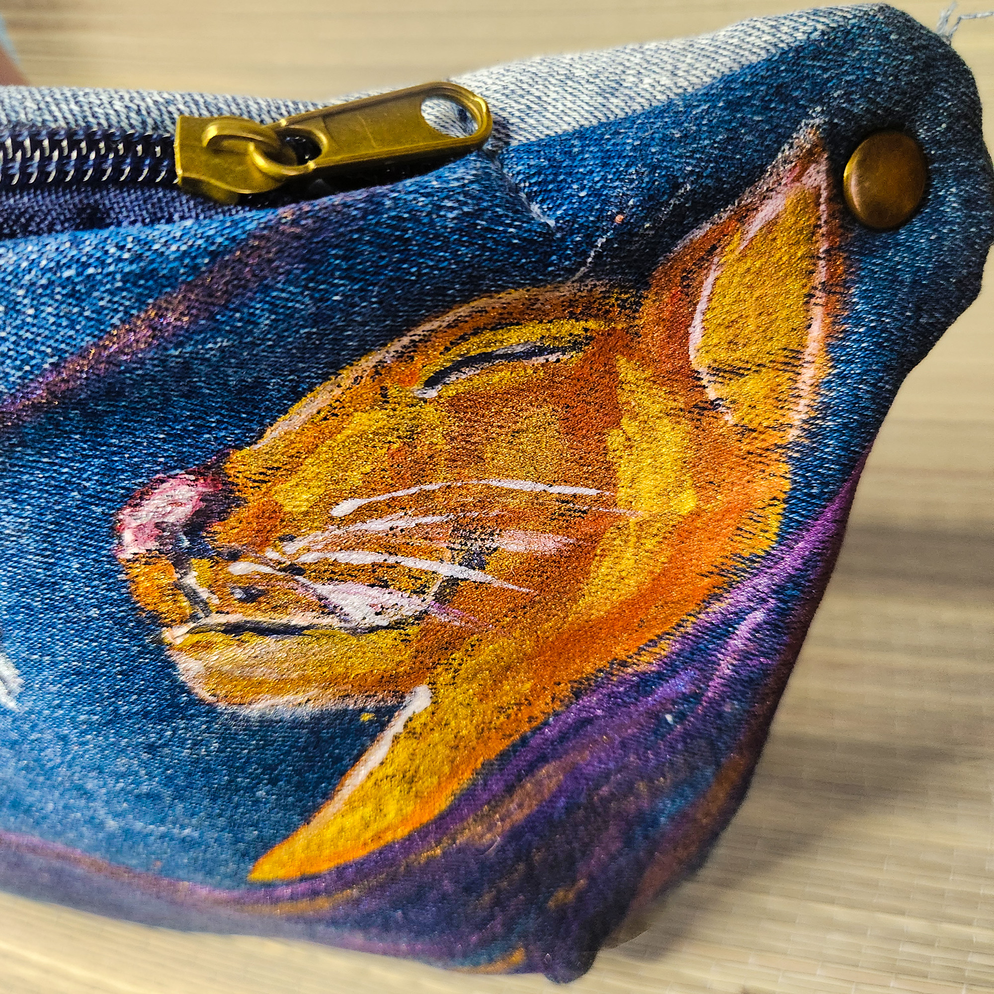 Bauchtasche aus recyceltem Jeansstoff | Handgefertigtes Unikat | Bauchtasche mit Motiv
