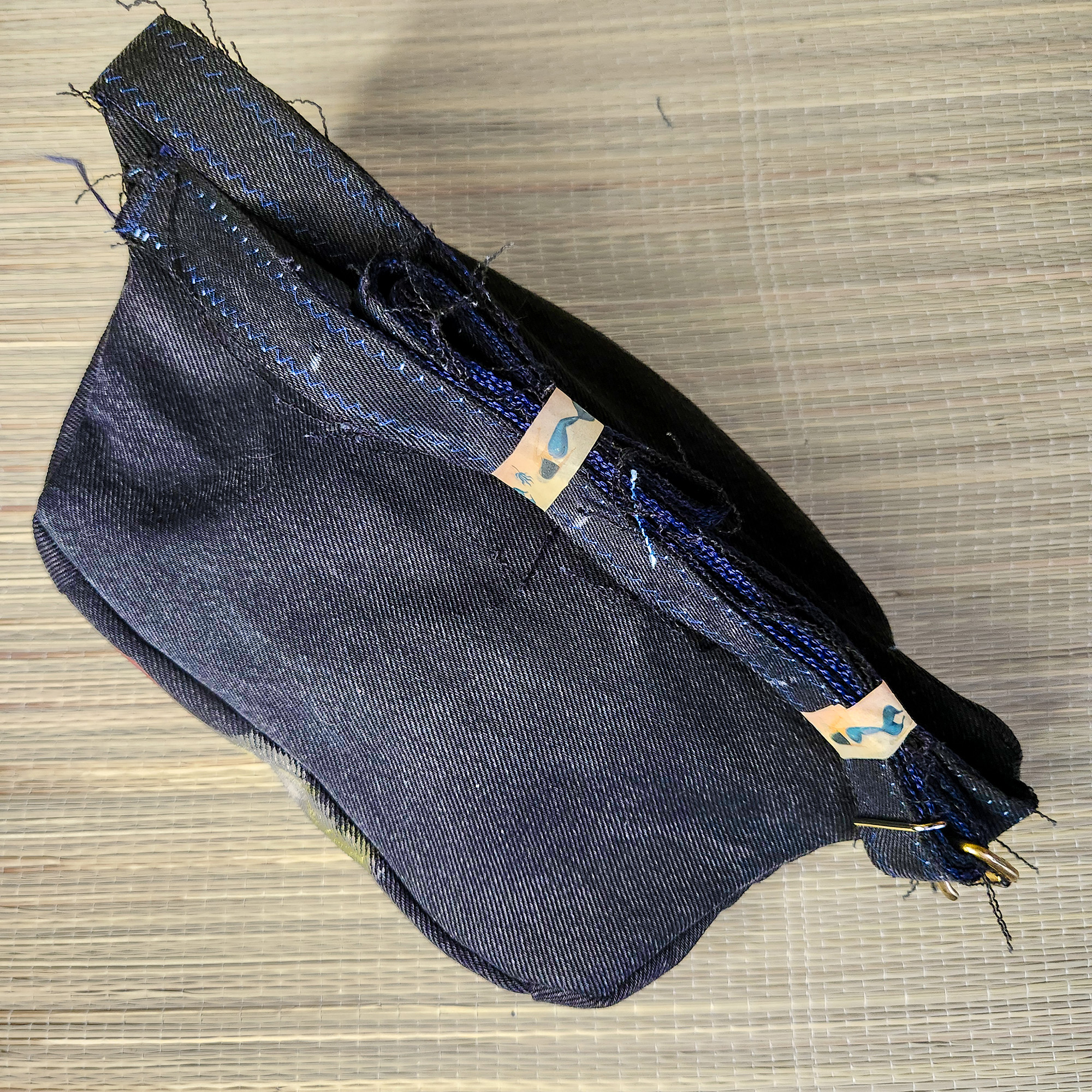 Bauchtasche aus recyceltem Jeansstoff | Handgefertigtes Unikat | Bauchtasche mit Motiv