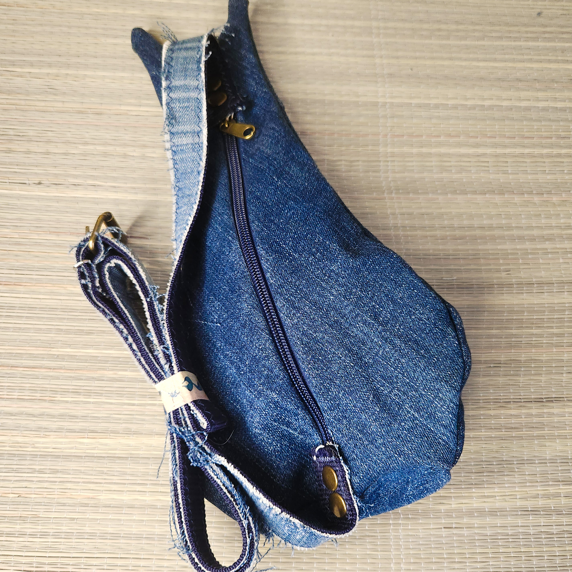 Tasche in Katzenform aus recyceltem Jeansstoff | Handgefertigtes Unikat | Rucksack mit Motiv