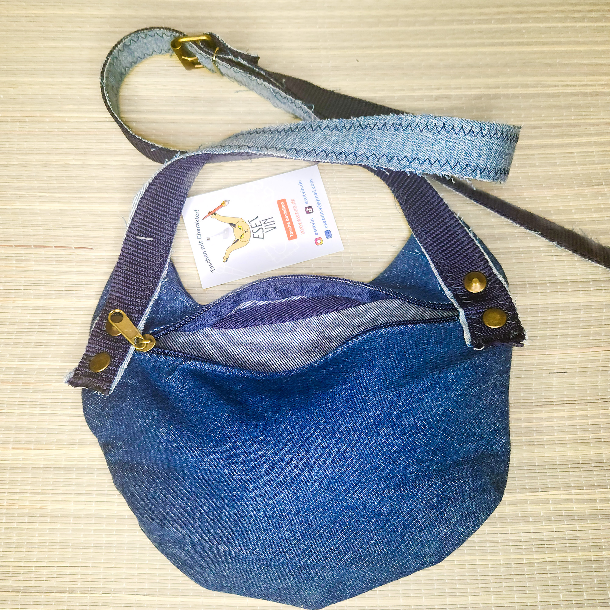 Tasche in Katzenform aus recyceltem Jeansstoff | Handgefertigtes Unikat | Kleine Tasche mit Motiv
